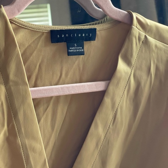 NWOT Sanctuary Satin Gold Blouse with Twist Front - Picture 4 of 9